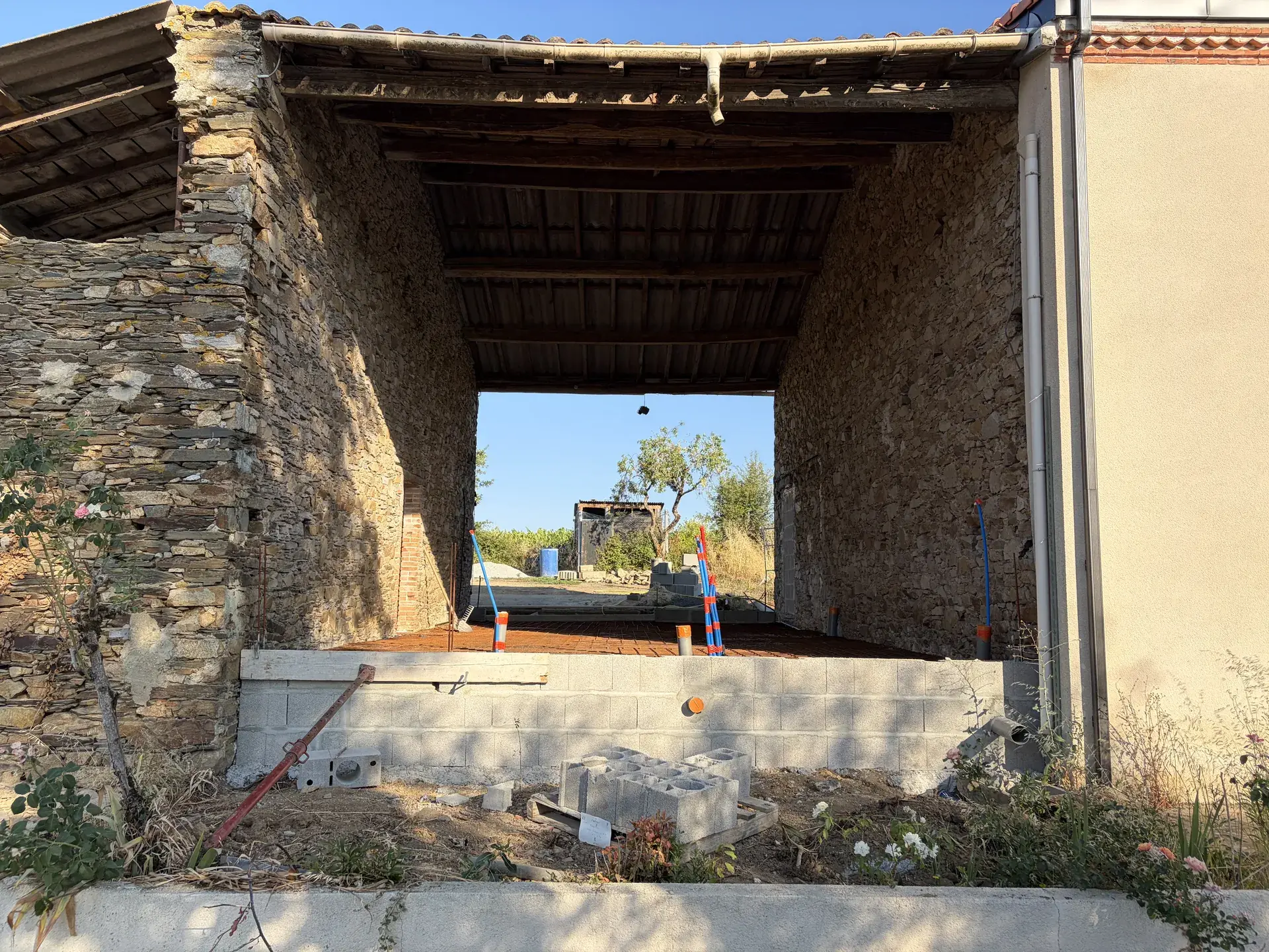 Nouvelle baie créée dans un mur en pierre